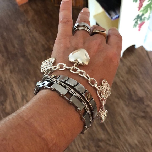 ❌❤️Cute Silver Heart Bracelet (Costume) - Picture 3 of 4